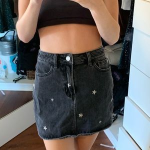 Passing Black w/ flower embroidery Skirt!